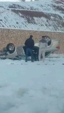 Siirt&rsquo;te takla atan otomobilin s&uuml;r&uuml;c&uuml;s&uuml; yaralandı
