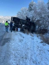 Siirt&rsquo;te tır ve minib&uuml;s devrildi: 4 yaralı
