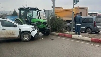 Siirt&rsquo;te trakt&ouml;rle otomobil &ccedil;arpıştı