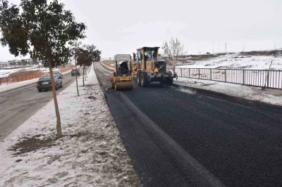 Siirt&rsquo;te yol ve bakım &ccedil;alışmaları aralıksız s&uuml;r&uuml;yor
