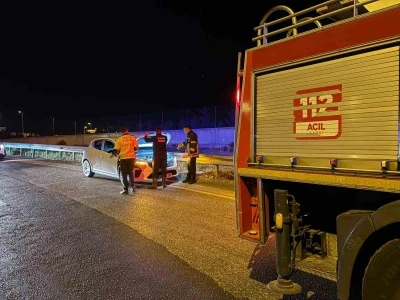 Sıkışmalı trafik kazası ihbarı, ekipleri harekete geçirdi: 3 yaralı
