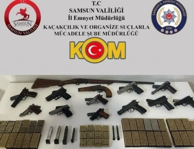 Silah tacirlerine ve d&uuml;ğ&uuml;n magandalarına operasyon: 12 tabanca ele ge&ccedil;irildi
