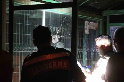 Silahlı kavga sonrası bir aracı gasp ederek kaçmıştı, jandarmaya teslim oldu
