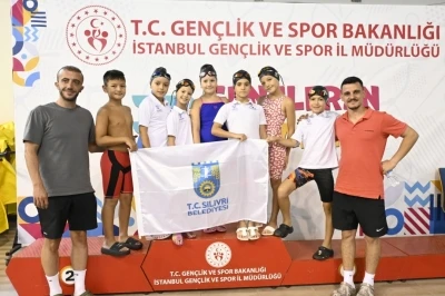 Silivri Belediyesi Spor Kulübü Yüzme Takımı, 20 madalya kazandı
