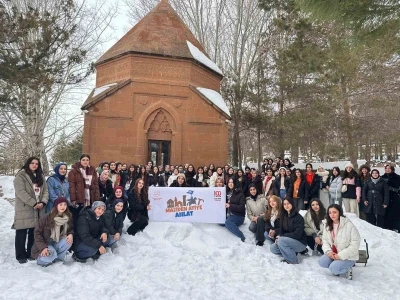 Silopi Atat&uuml;rk Lisesi Yeşilay g&ouml;n&uuml;ll&uuml;leri Ahlat&rsquo;taki gen&ccedil;lik kampında buluştu
