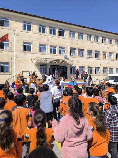 Silvan Anadolu Lisesinden yetim ve k&ouml;y &ccedil;ocuklarına bayram har&ccedil;lığı
