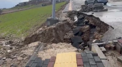 Silvan&rsquo;da yağışlar nedeniyle yol ve kaldırım &ccedil;&ouml;kt&uuml;

