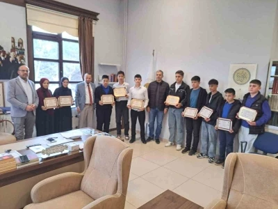 Simav&rsquo;da 10 &ouml;ğrenci Hafızlık Belgesini aldı
