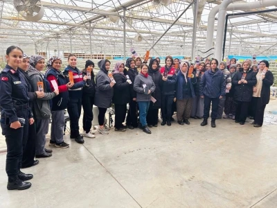 Simav’da sera çalışanı 54 kadına KADES tanıtıldı
