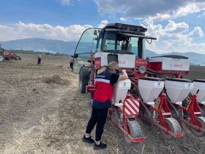 Simav&rsquo;da silajlık mısır demonstrasyonu i&ccedil;in tohum ekimi ger&ccedil;ekleştirildi
