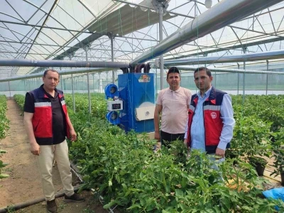 Simav&rsquo;da topraksız seraya ge&ccedil;iş yapan &uuml;reticilere teknik bilgi verildi

