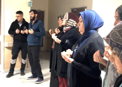 Simav&rsquo;da vefat eden sağlık personelleri i&ccedil;in kurban kesildi, lokma hayrı yapıldı
