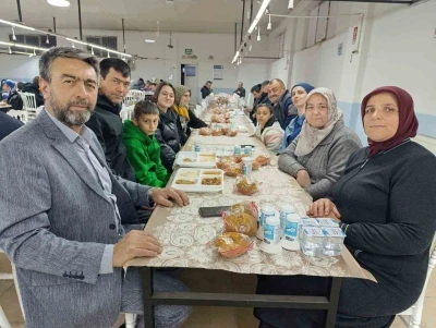 Simav G&uuml;ney Beldesinde 750 kişilik g&ouml;n&uuml;l sofrası kuruldu
