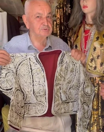 Simli gümüş iplikle işlenen nadide bir giysi ‘Sarka’
