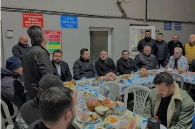 Sincan Belediye Başkanı Ercan gece mesaisi yapan belediye &ccedil;alışanlarıyla sahur yaptı
