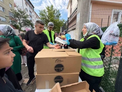 Sincan Belediyesi&rsquo;nden LGS &ouml;ncesi simit ve meyve suyu ikramı
