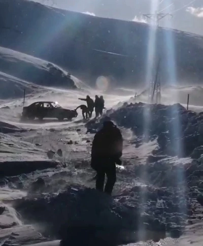 Sincik-Malatya yolunda mahsur kalan ara&ccedil; kurtarıldı
