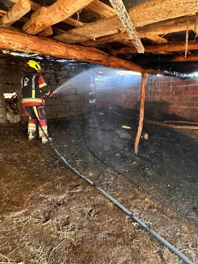 Sındırgı’da ahır yangını
