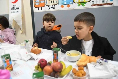 Sındırgı&rsquo;da Geleneksel &Ccedil;ocuk İftarı ger&ccedil;ekleşti
