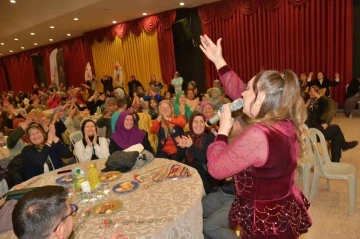 Sındırgılı kadınlar Y&ouml;r&uuml;k kızıyla coştu
