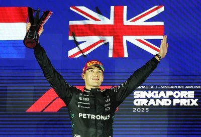 Singapur’da kazanan George Russell
