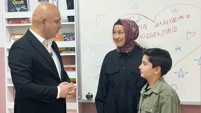 Sınıf başkanlığı seçiminde belediye başkanını getirme vaadini yerine getirdi
