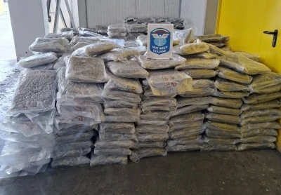 Sınır kapısında 739 kilo esrar ele geçirildi
