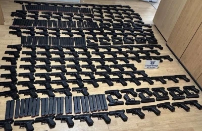 Sınır kapısında tırda 198 ka&ccedil;ak tabanca ele ge&ccedil;irildi
