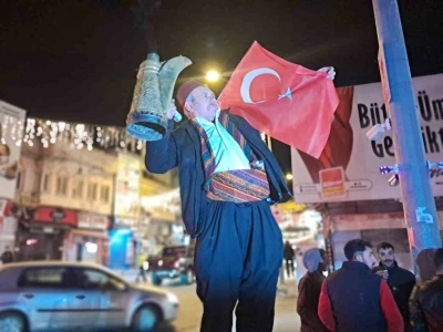 Sınırın sıfır noktasında D&uuml;nya Kupası coşkusu: T&uuml;rk bayrakları dalgalandı
