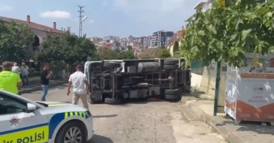 Sinop’ta belediyeye ait kamyonet devrildi: 1 yaralı
