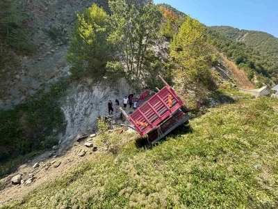 Sinop’ta freni boşalan kamyon şarampole uçtu: 1 ölü
