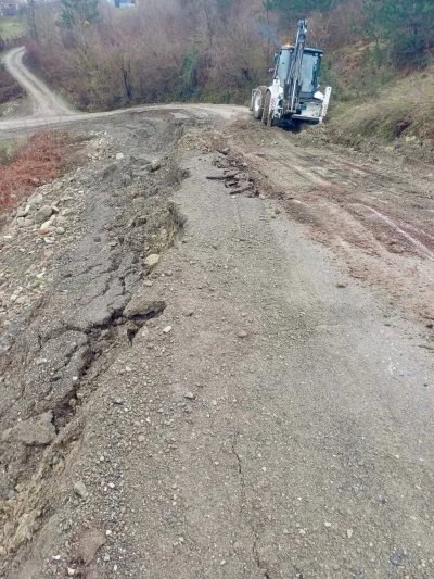 Sinop&rsquo;ta heyelan sonrası yol ulaşıma a&ccedil;ıldı
