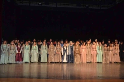 Sinop&rsquo;ta liseli gen&ccedil;ler destanları sahneye taşıdı
