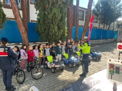 Sinop&rsquo;ta minikler trafiği eğlenerek &ouml;ğrendi
