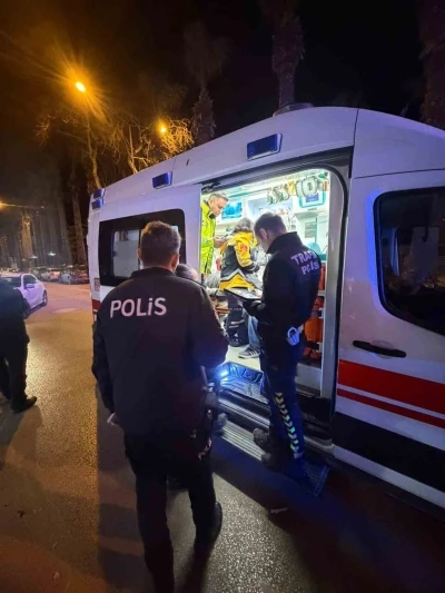 Sinop&rsquo;ta motosiklet yayaya &ccedil;arptı: 2 yaralı

