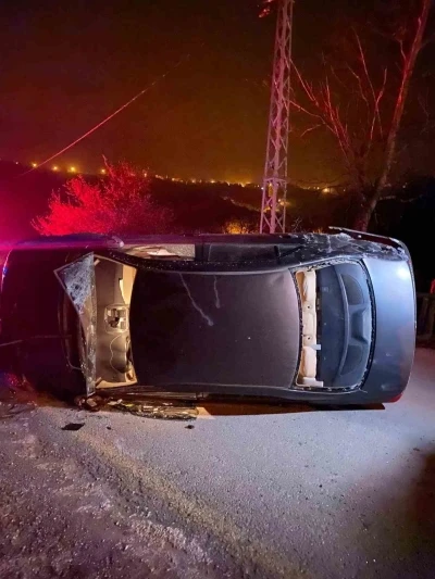 Sinop&rsquo;ta otomobil devrildi: 2 yaralı

