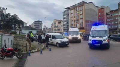 Sinop&rsquo;ta otomobil ile motosiklet &ccedil;arpıştı: 1 yaralı
