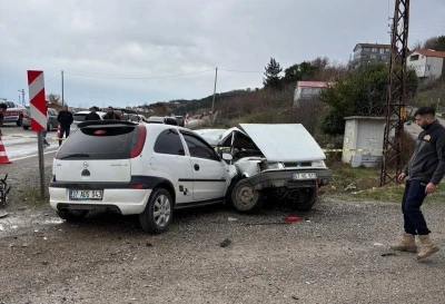 Sinop&rsquo;ta otomobiller &ccedil;arpıştı: 1 yaralı

