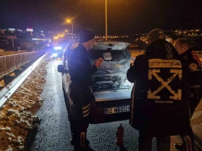 Sinop&rsquo;ta seyir halindeki hafif ticari ara&ccedil; alev aldı
