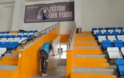 Sinop&rsquo;ta y&uuml;zme havuzu y&uuml;k&uuml;ml&uuml;lerin eliyle yenilendi
