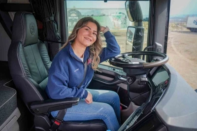 Sıradan hayatından sıkılan gen&ccedil; kadın uzun yol tır şof&ouml;r&uuml; oldu
