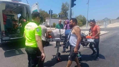 Siren sesini duyan kızlar acılarını unutup kaza yerinden hızla uzaklaştı
