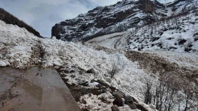 Şırnak&rsquo;a son d&ouml;nemlerin en b&uuml;y&uuml;k &ccedil;ığı d&uuml;şt&uuml;
