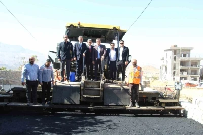 Şırnak Belediyesinde Turgut Özal Yaşam Parkında asfalt serimi
