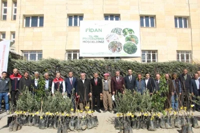 Şırnak&rsquo;ta 25 bin 200 fidan toprakla buluştu: 810 dekar meyve bah&ccedil;esi oluyor
