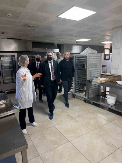 Şırnak&rsquo;ta 3 bin aileye umut olan hizmet: Yemek &uuml;retim s&uuml;reci yerinde incelendi
