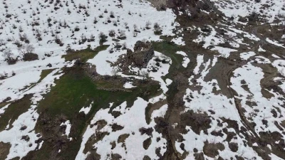 Şırnak&rsquo;ta 3 bin yıllık evler, karların erimesiyle g&uuml;n y&uuml;z&uuml;ne &ccedil;ıktı
