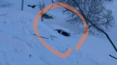 Şırnak'ta 5 kişilik aile &ccedil;ığın altında kaldı!