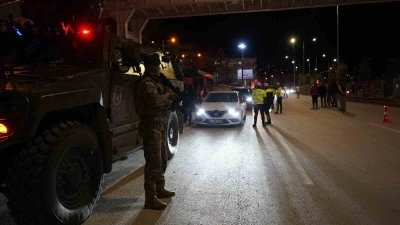 Şırnak&rsquo;ta bayramda &ccedil;ifte başarı: 44 aranan şahıs yakalandı, &ouml;l&uuml;ml&uuml; kaza yaşanmadı

