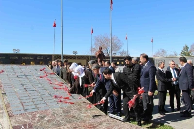Şırnak&rsquo;ta &Ccedil;anakkale Zaferi ve şehitleri anıldı
